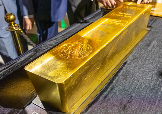 Perth Mint Creates World’s Largest Gold Bar: 99.999% Pure Gold Made by 35+ Specialists Showcases Australian Refining Excellence